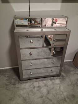 Mirror dresser