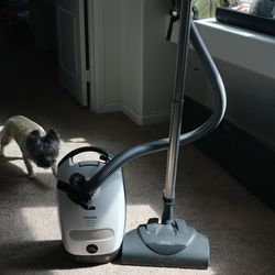 Miele C1 Cat/Dog canister vacuum