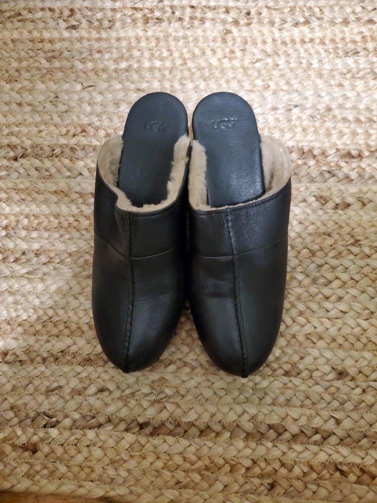 NEW Ugg Clogs Size 8