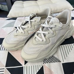 New Adidas Ozweego Sneakers Beige/Cream (Size 7Y / Women's 8)