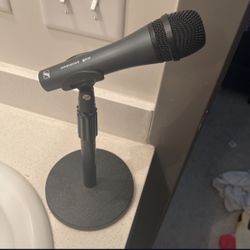 Sennheiser E835 Microphone And Accessories