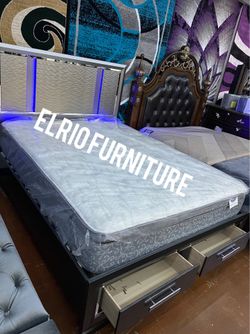 Furniture queen bed