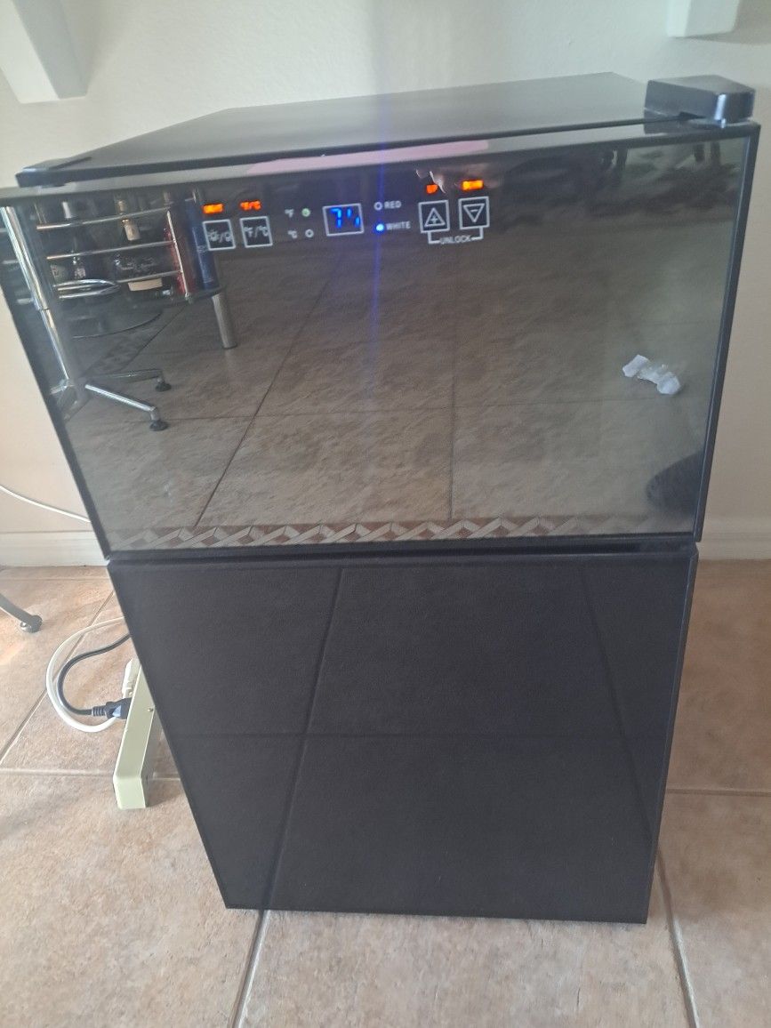 AVANTI COMMERCIAL, RESIDENTIAL WINE, ALCOHOL BOTTLES, BEVERAGES COOLER 