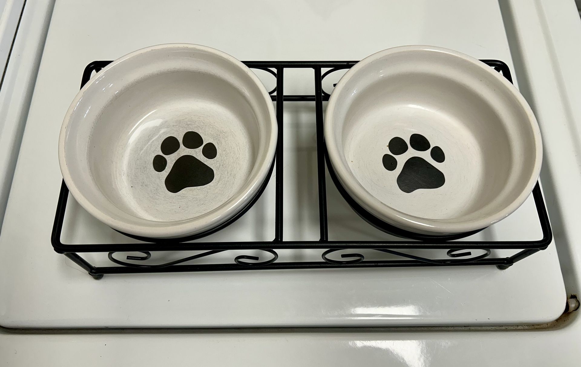 Ceramic pet bowls with stand
