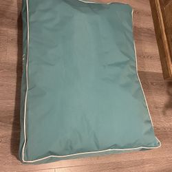 New Large Dog Bed (For Indoor Or Outdoor Use)