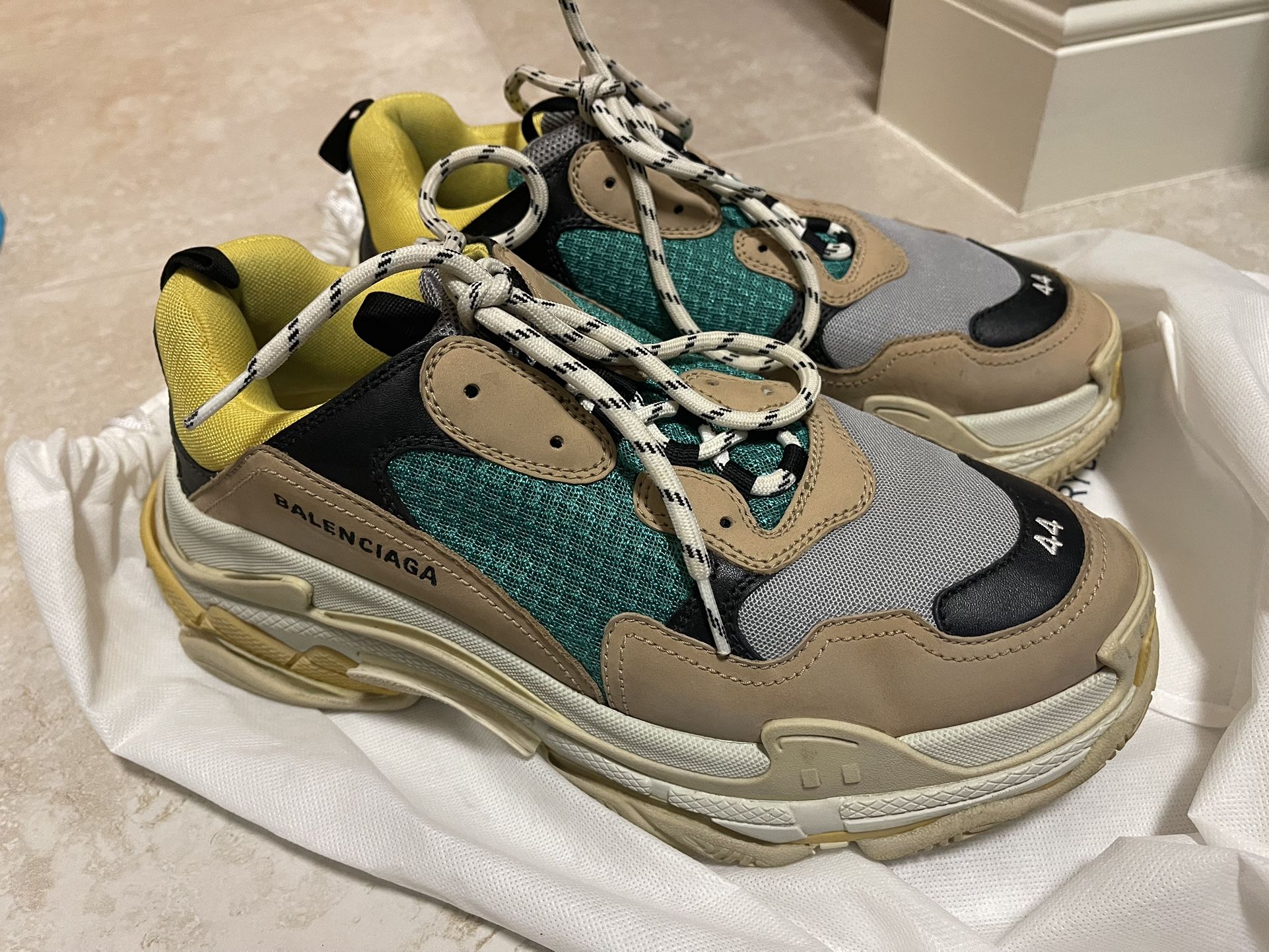 44 Balenciaga Triple S