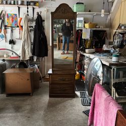 2 Side Tables And Mirrors 