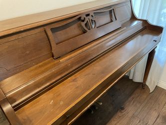 Piano Upright Gulbranssen