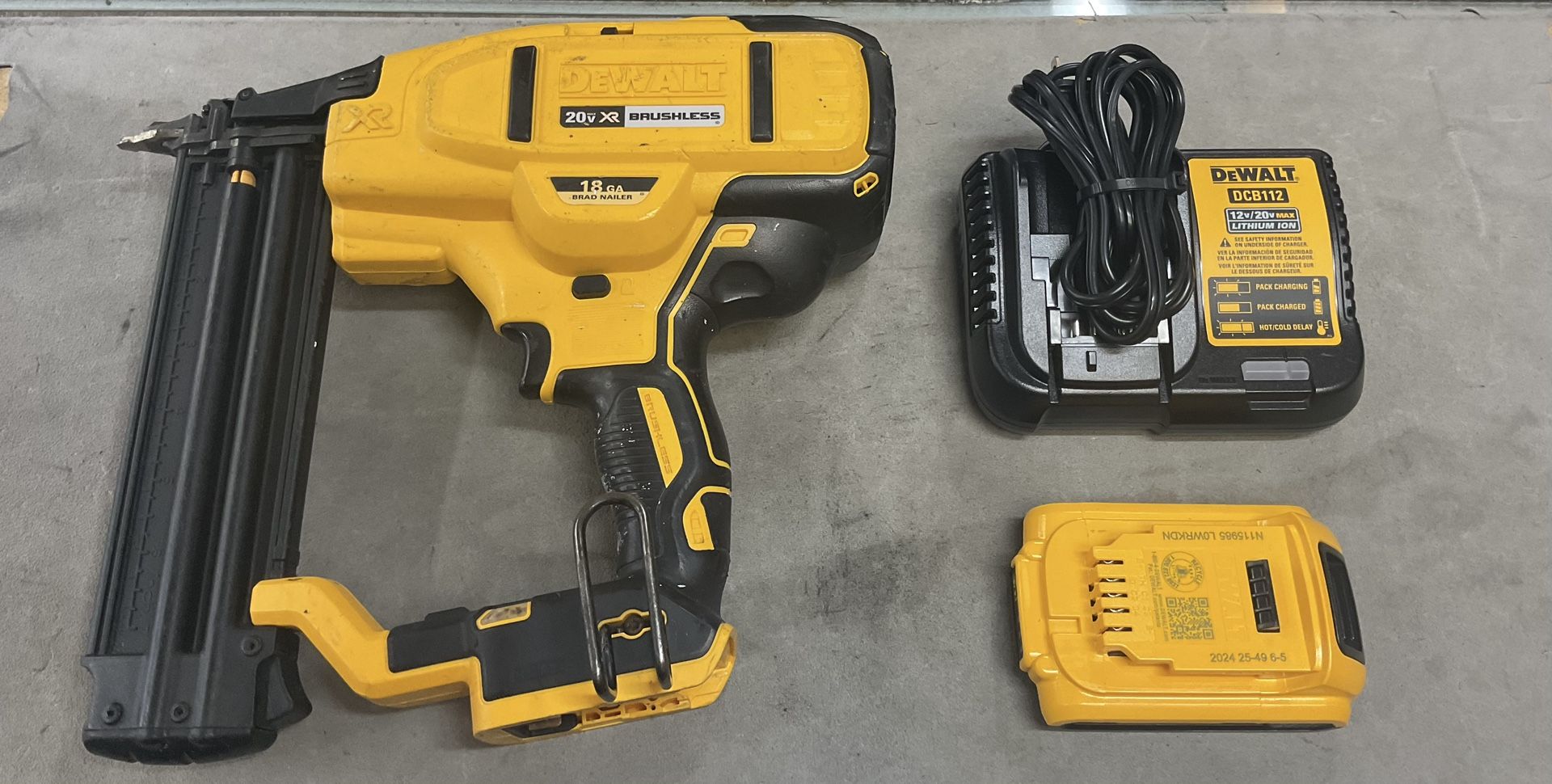 Dewalt 20V MAX XR Lithium-Ion Electric Cordless 18-Gauge Brad Nailer Kit