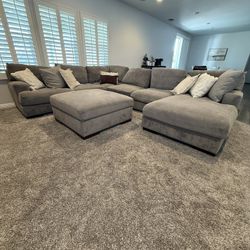 Large Ashley’s Grey Sectional W/ottoman