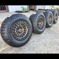 17" LOCK rims w- 33" R/T Tires
