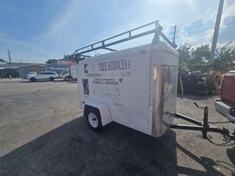 Used Trailer 5x8 "2010" Pulls Great, NO Leaks all lights work 5"4 hight interior clean documentation in hand ✋️ READ Description FIRST, LEA PRIMERO.