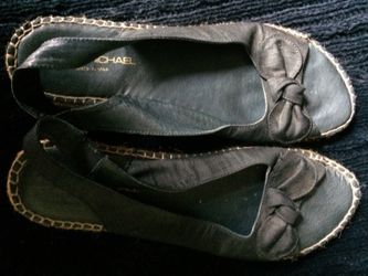 Size 9 Black Bowed Open Toed Sling Backs