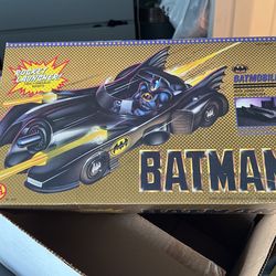 ToyBiz 1989 BATMAN Batmobile with Rocket Launcher With Batman Figure