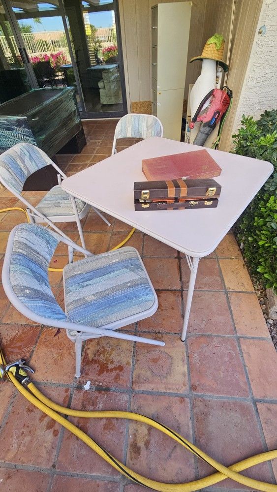 Folding Table N chairs 