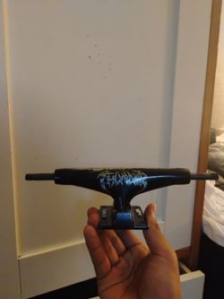 Thunder hollow skate trucks