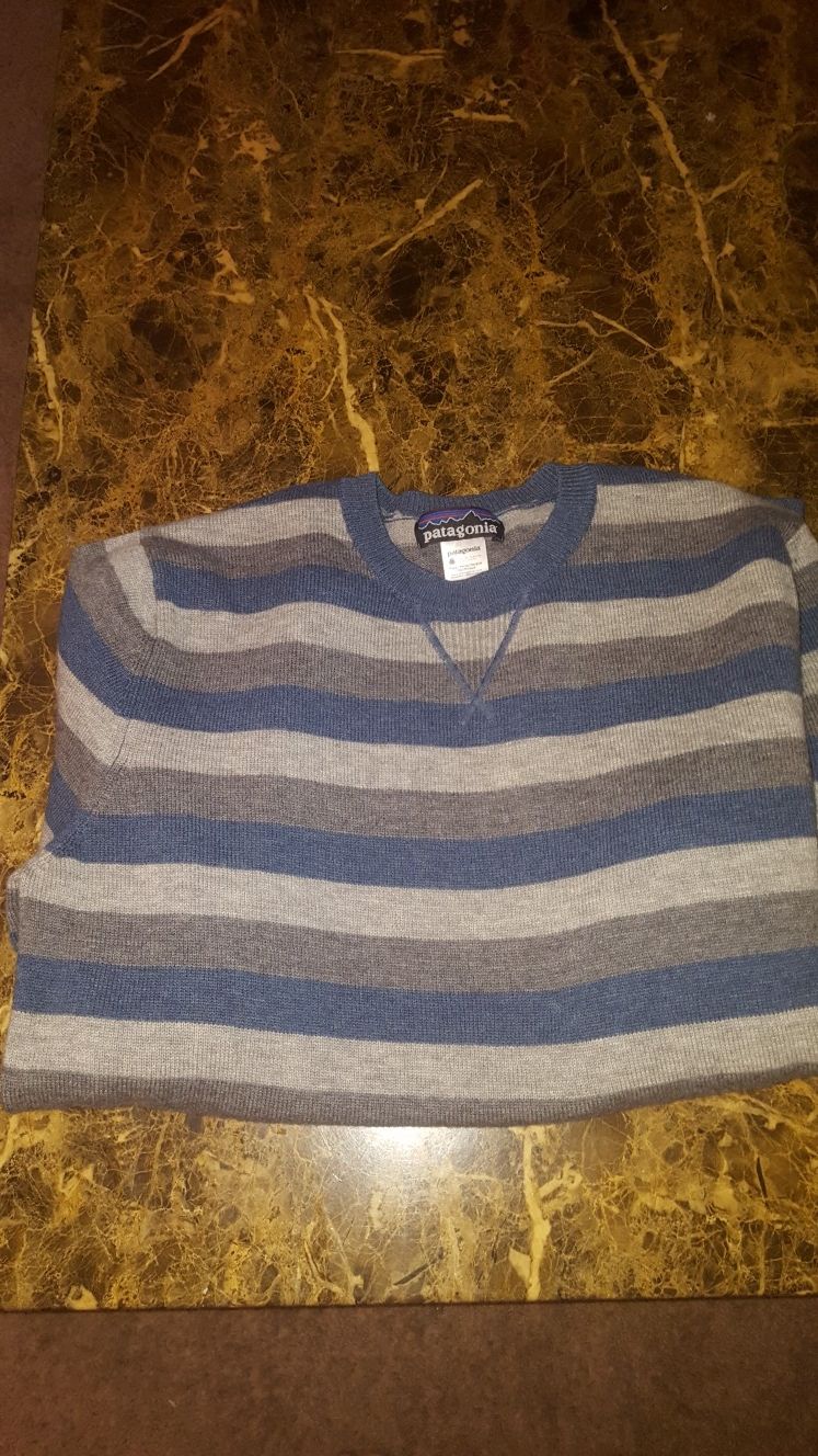 Patagonia sweater size small