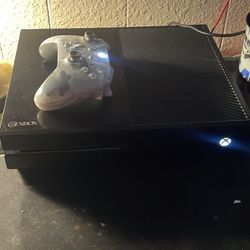 Xbox One With 1 Controller And Headset