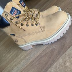 Size 9 timberlin Pro Boots Almost Brand New !