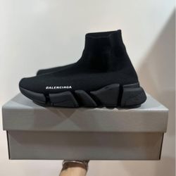 Women's Balenciaga (SIZE: 38)