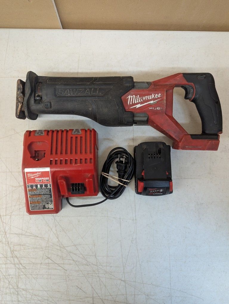 Milwaukee 2821-20 M18 Sawzall Reciprocating Saw With 1.5AH Battery And Charger