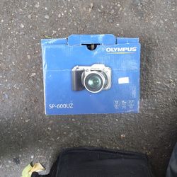 Olympus SP-600UZ Digital Camera 