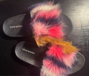 New Madden Faux Fur Sandals Steve Madden Furry Slides - Size 9