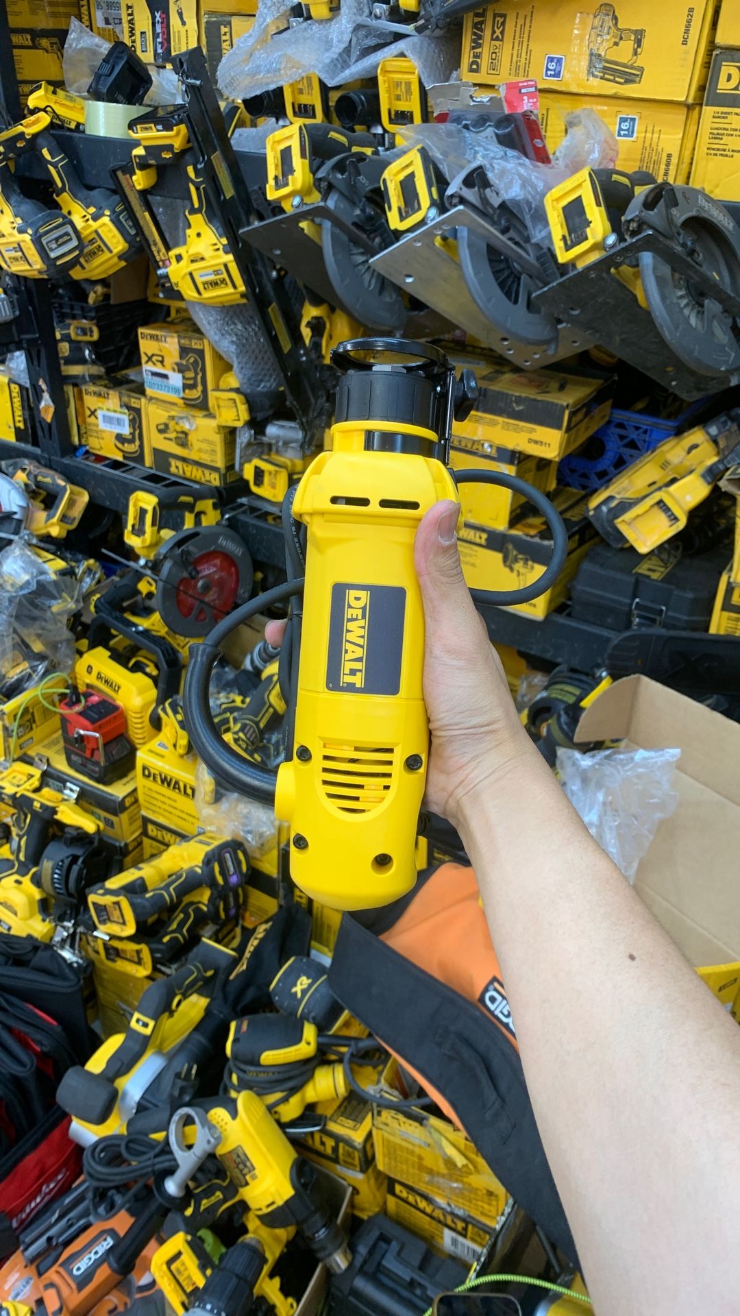 Dewalt Electric Heavy Duty Drywall Cut Out Tool 
