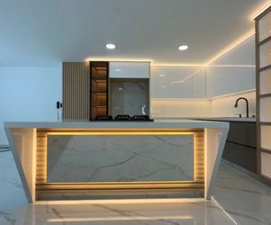 Custom Kitchen Cabinets
