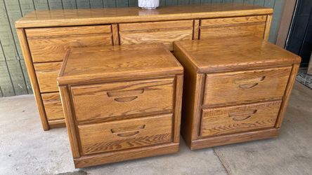 Gorgeous Oak wood dresser set