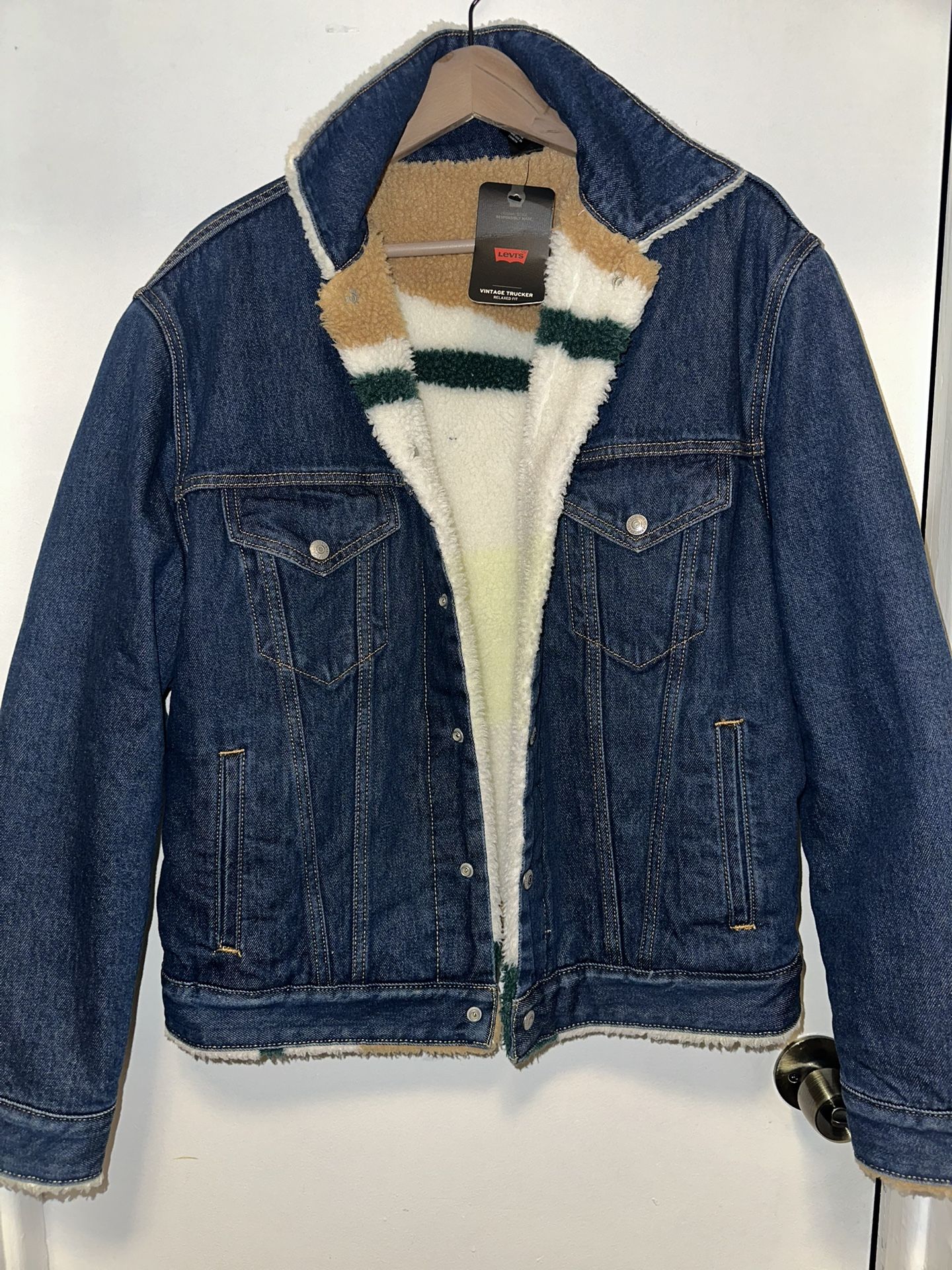 New With Tags Levi’s Reversible Sherpa Jacket S