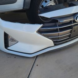 2019 - 2020 HYUNDAI ELANTRA FRONT BUMPER ASSEMBLY GENUINE USED OEM.  WW1