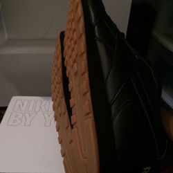 BRAND NEW REEBOK CLASSICS SIZE 10. Black And White