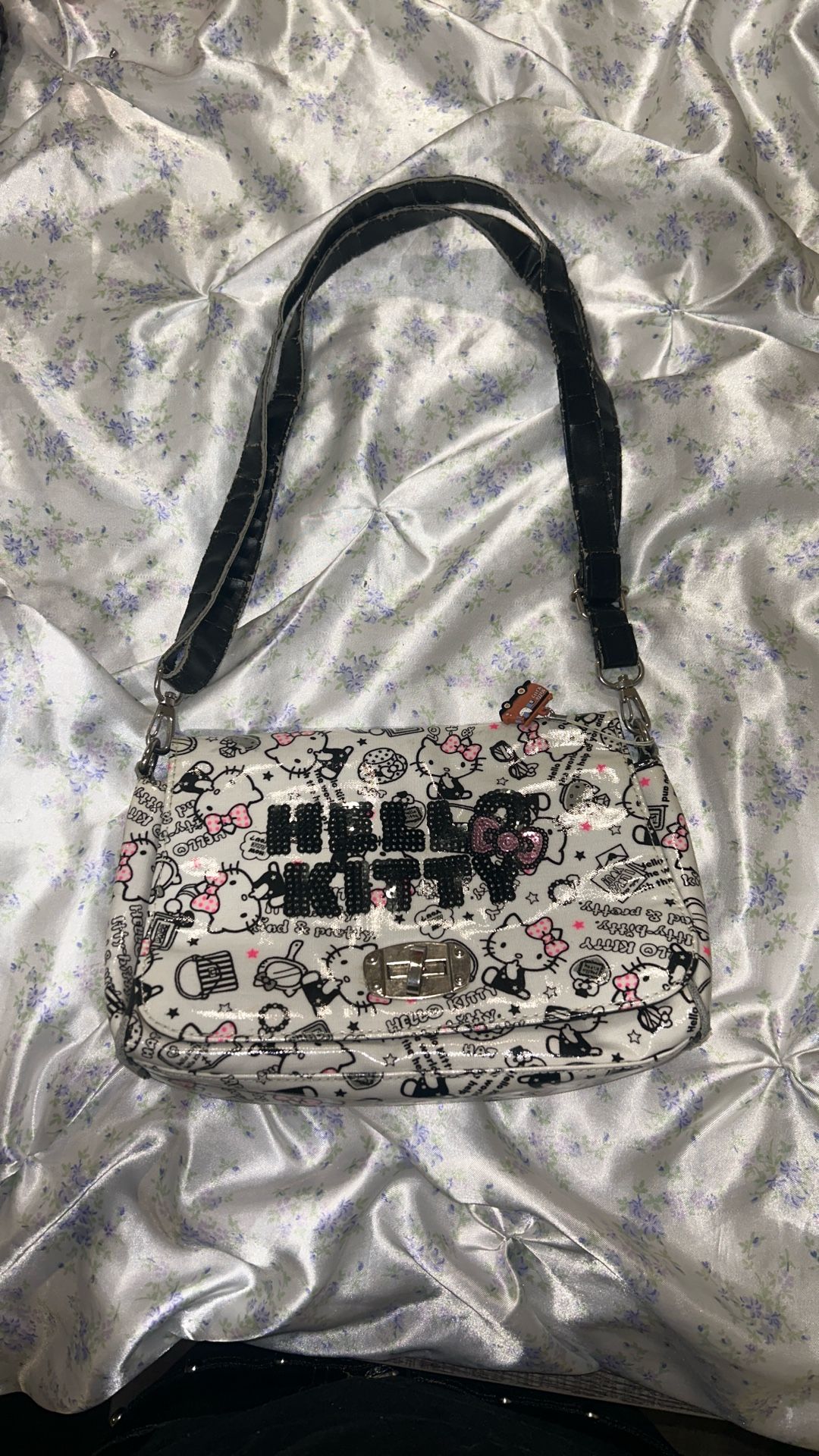 Cute 2000’s Hello Kitty Purse