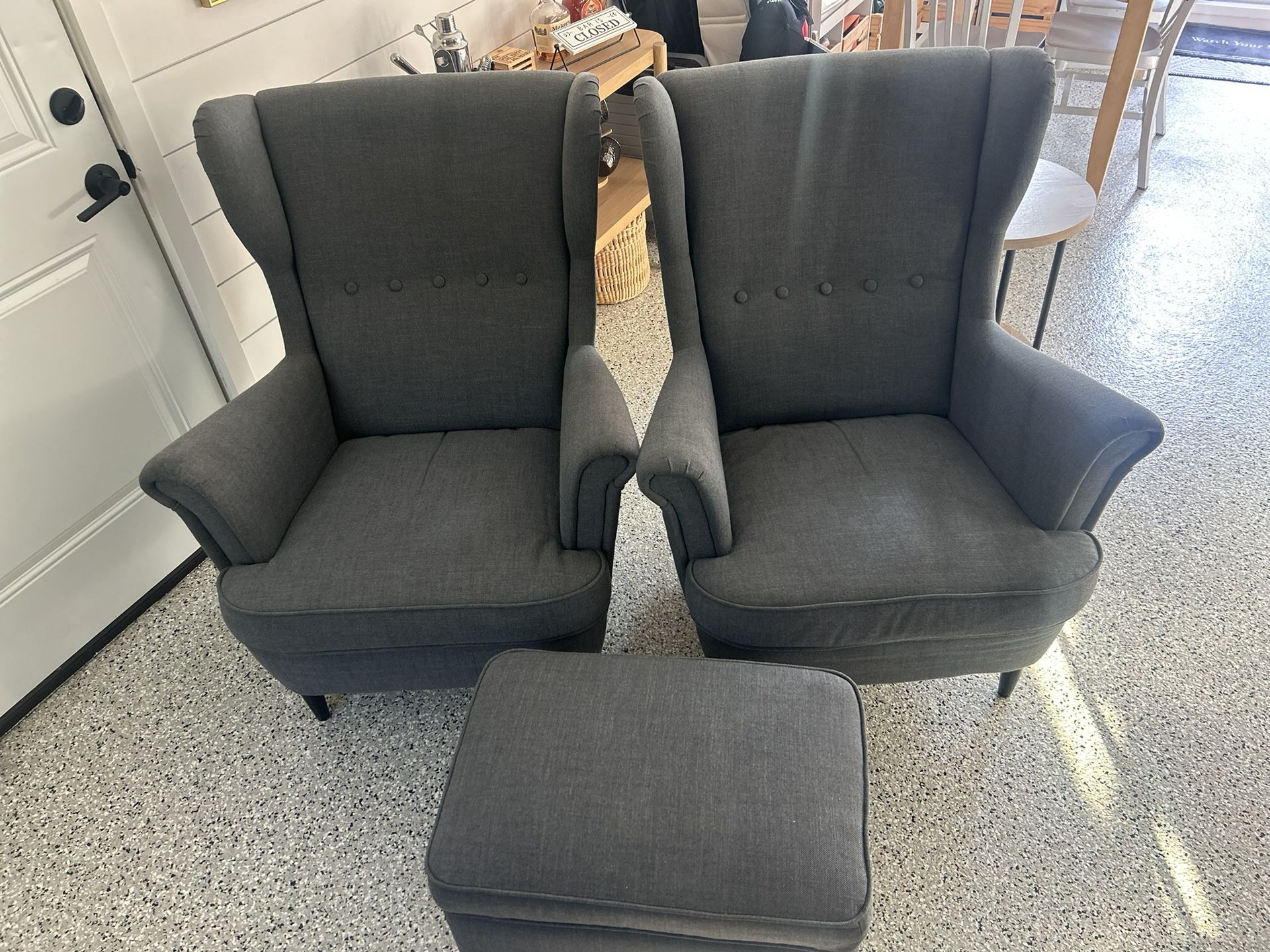 ***FREE*** Captain Chairs With Foot Rest