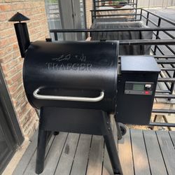 Traeger Grills Pro 575 Wood Pellet Smoker and Grill