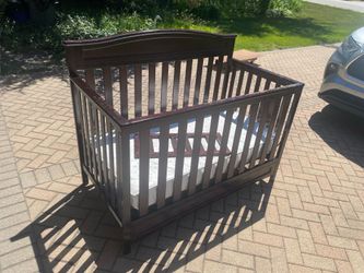 Adjustable Baby Crib