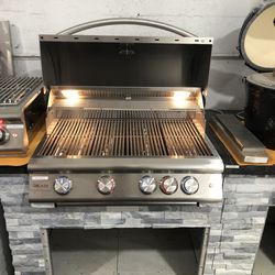 Outdoor kitchen Blaze appliances grills griddles side burners refrigerators ice makers ovens