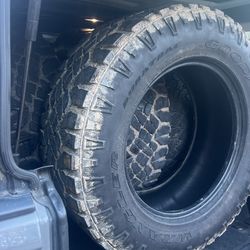 Usde Tires 325/12/50/20/jeep/ford/20”