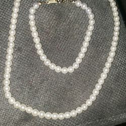 Claire's  Pearl Necklace And Bracelet 