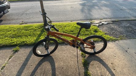 Mongoose bike 20 inch wheels