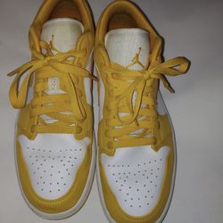 Jordan 1 Low Yellow