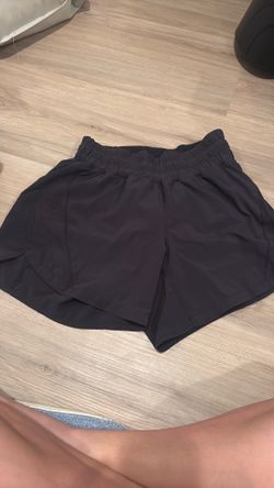 Lululemon black shorts size 6