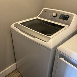 In perfect condition textra large washer, hose pillow and blankets 200 is my asking price thank you