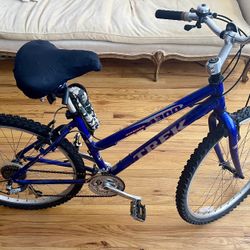 Women’s 17” Aluminum “Trek” Mountain Bike (4300 Series)