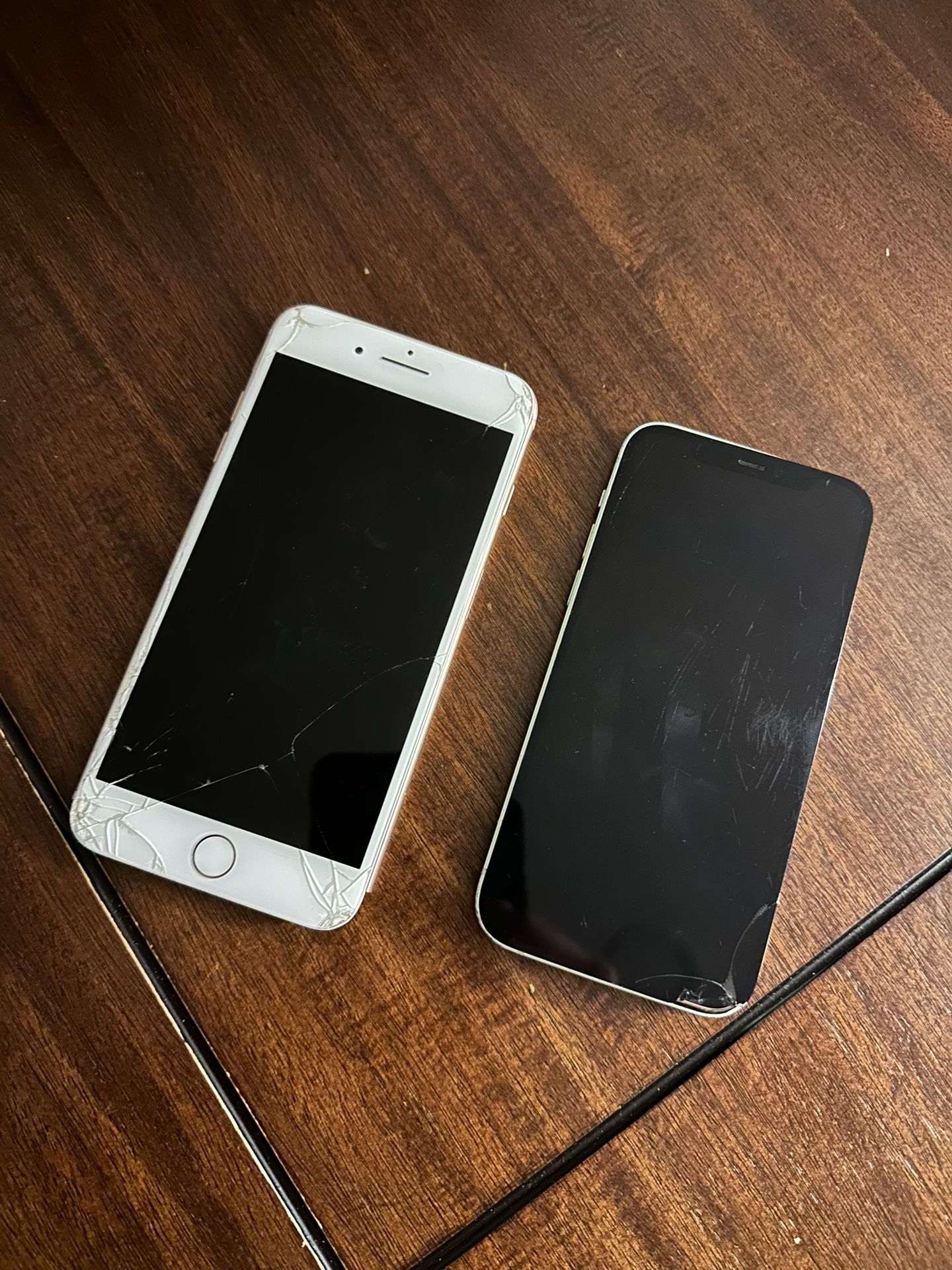 Lot of 2 iphones (iphone 8 and iphone 11) FOR PARTS