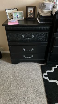 Queen bedroom set