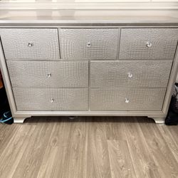 Glamorous Bedroom Dresser