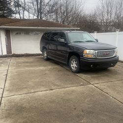 GMC🌞Denali/3-Rows Of Seating/Clean Leather Interior/Sun-Roof/Run-Great/$3,800