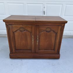 Kindel Furniture French Provincial Louis XV Server/ Dry Bar on Casters